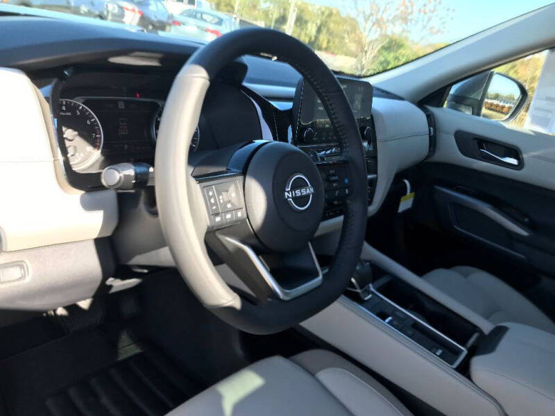 2025 Nissan Pathfinder SL