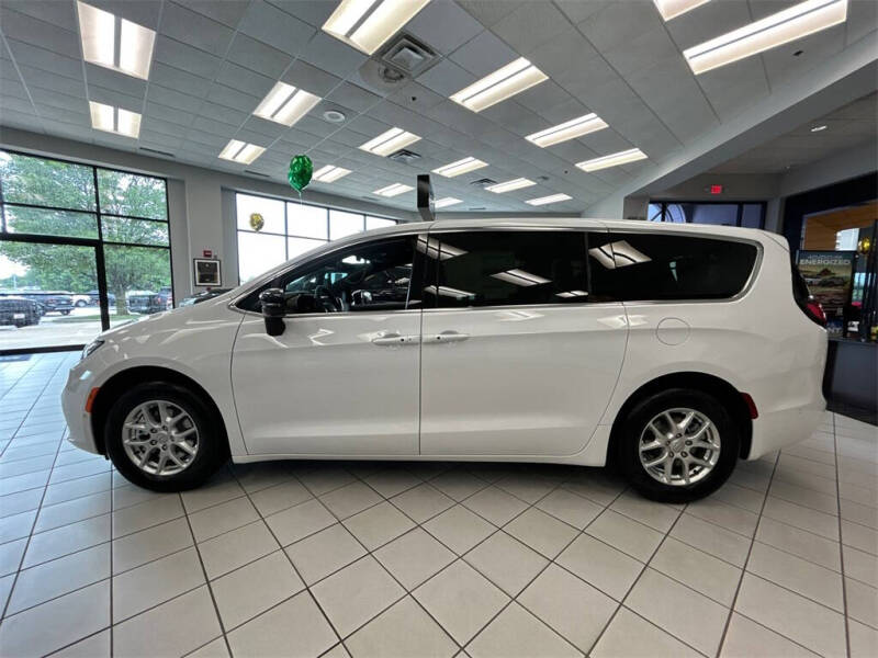 2025 Chrysler Pacifica Select