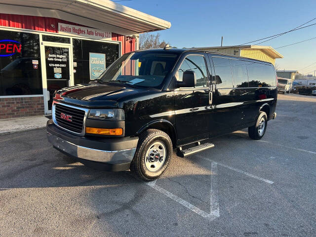 2021 GMC Savana Passenger LT's photo