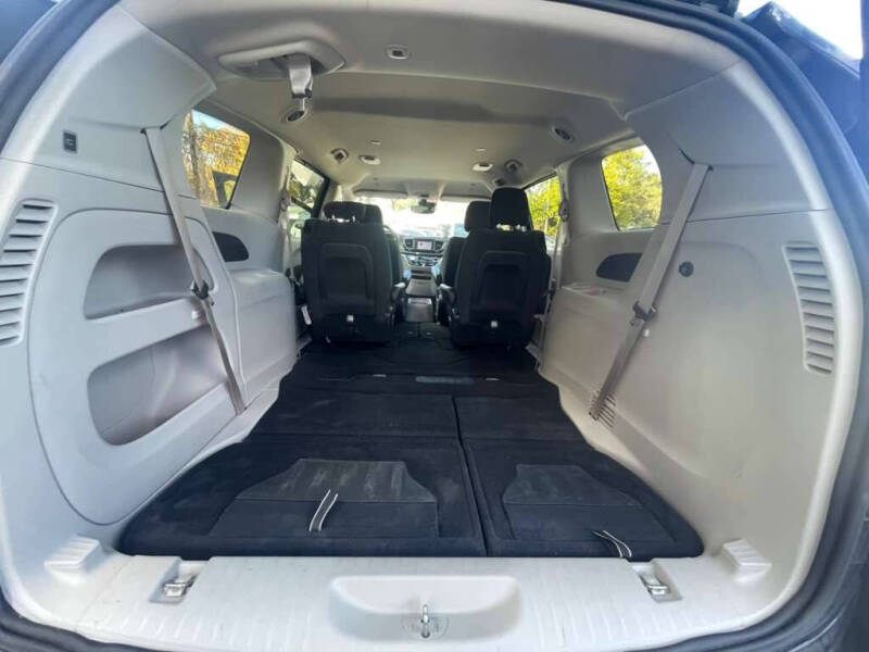 2024 Chrysler Voyager LX