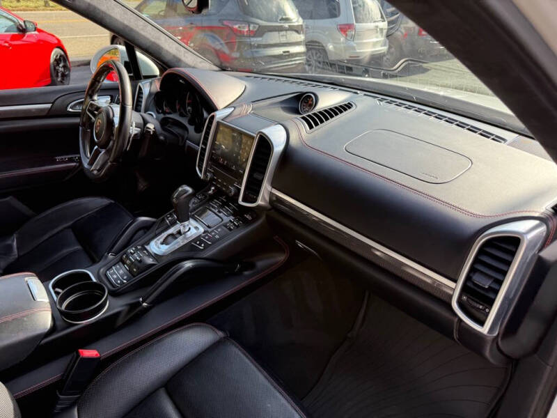 2017 Porsche Cayenne Turbo