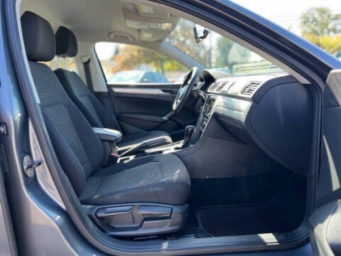 2016 Volkswagen Passat 1.8T R-Line