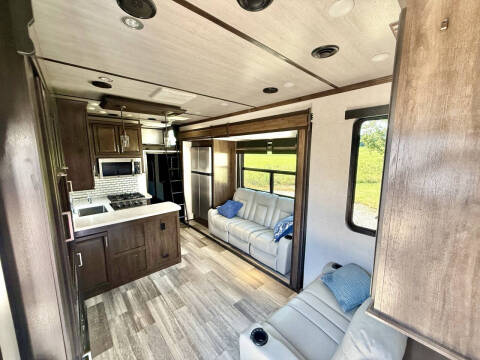 2022 Dutchmen Voltage