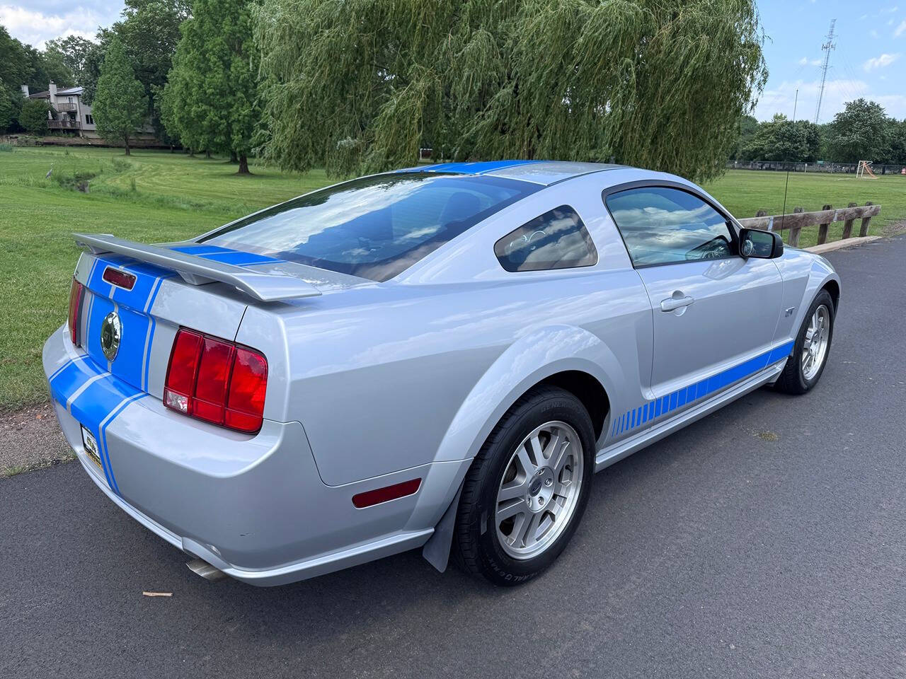 2005 Ford Mustang 29