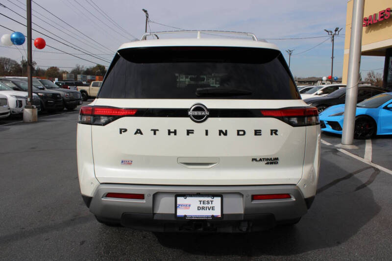 2023 Nissan Pathfinder Platinum