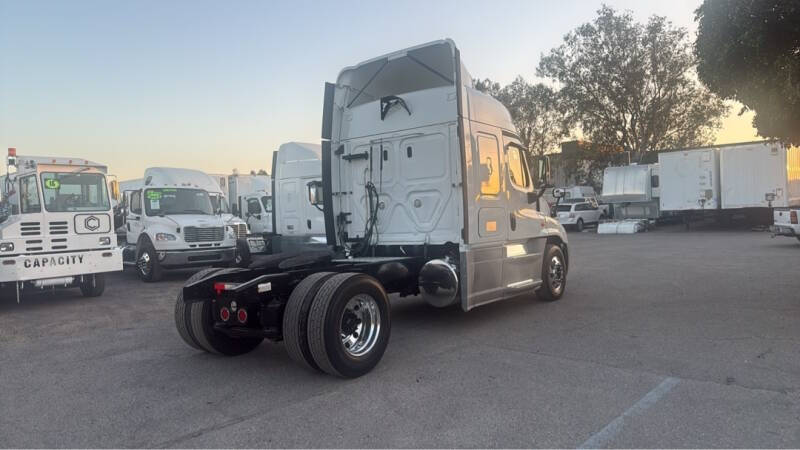 2020 Freightliner Cascadia