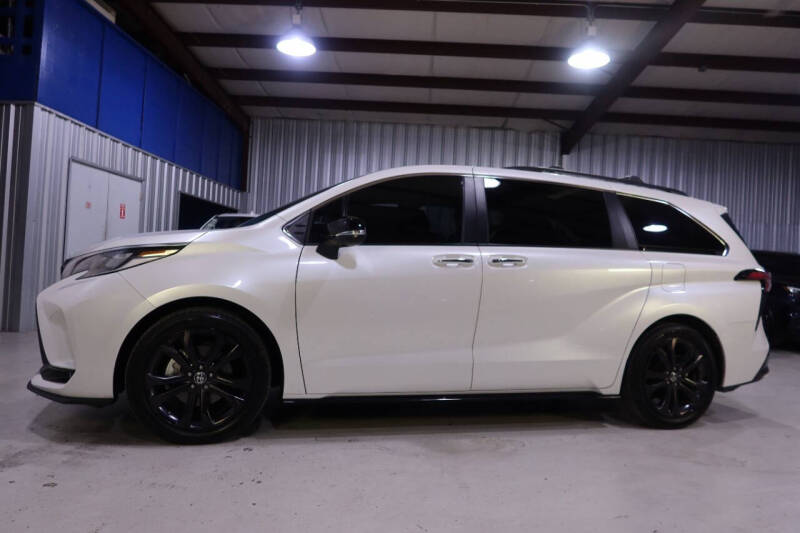 2023 Toyota Sienna XSE 25th Anniversary's photo