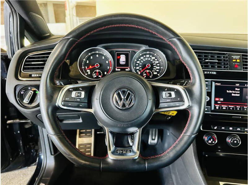 2019 Volkswagen Golf GTI SE photo 33