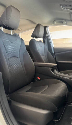 2022 Toyota Prius LE