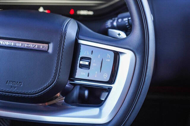 2025 Land Rover Range Rover P400 SE LWB