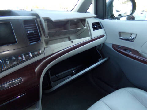 2011 Toyota Sienna XLE 7-Passenger Auto Access Seat