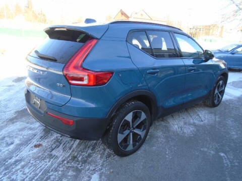 2024 Volvo XC40 B5 Plus Dark Theme