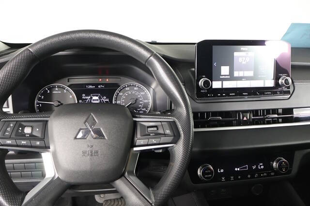 2024 Mitsubishi Outlander ES