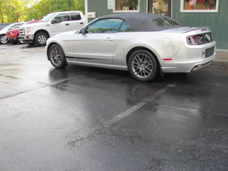 2013 Ford Mustang V6 Premium photo 5