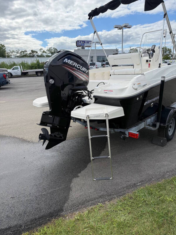 2016 Bayliner 18 Element