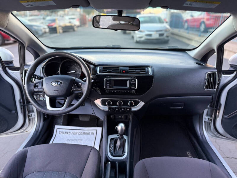 2016 Kia Rio 5-Door LX