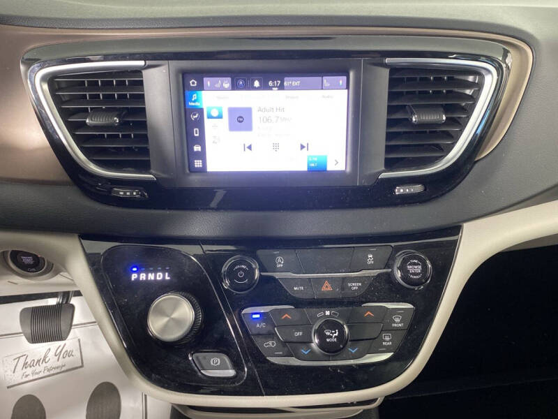 2023 Chrysler Voyager LX