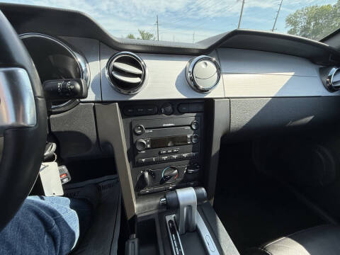 2005 Ford Mustang V6 Premium