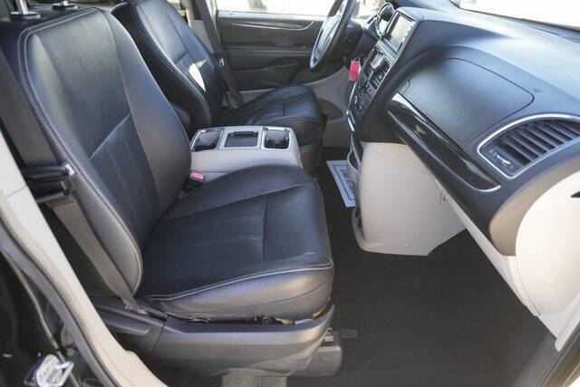 2012 Chrysler Town and Country Touring