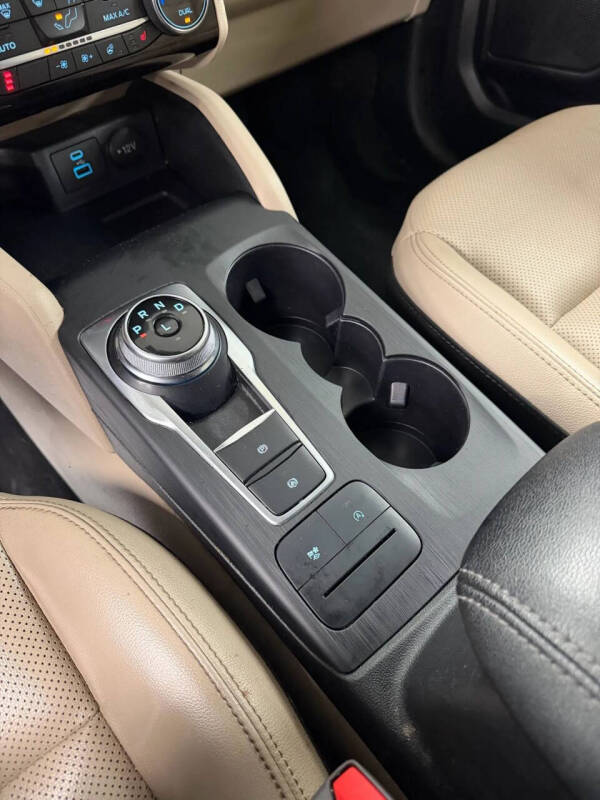 2022 Ford Escape SEL