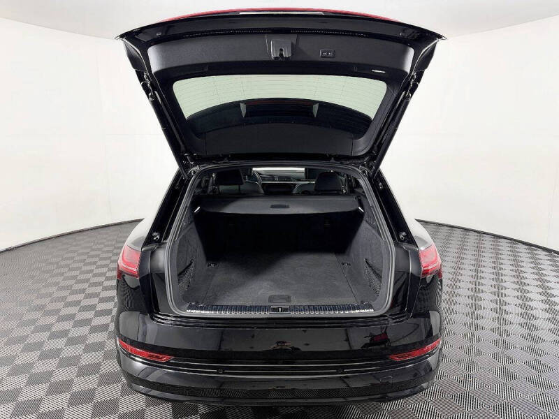 2023 Audi e-tron quattro Premium