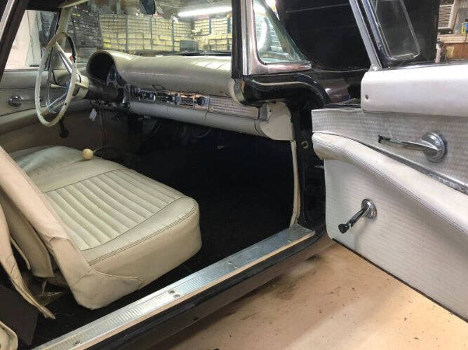 1957 Ford Thunderbird