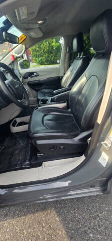 2022 Chrysler Pacifica Touring L