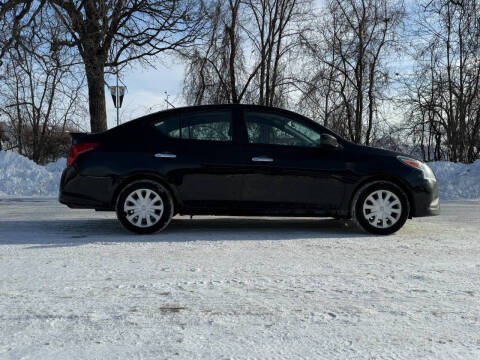 2018 Nissan Versa S Plus