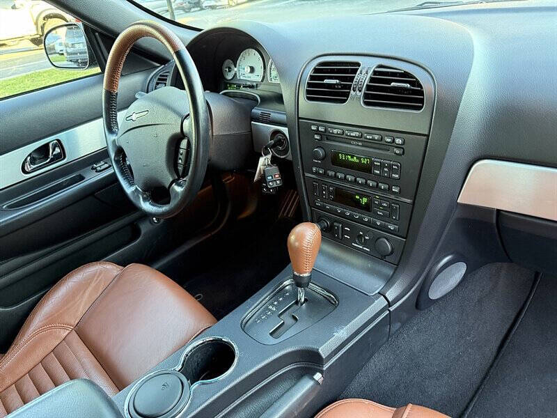 2003 Ford Thunderbird 12