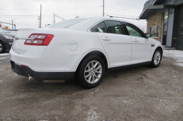 2013 Ford Taurus SE