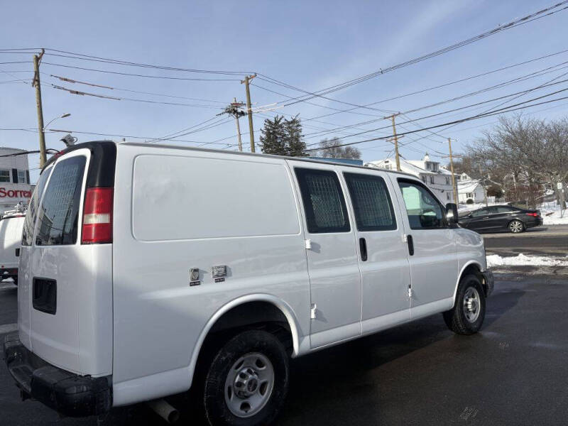 2015 GMC Savana Cargo Work Van's photo