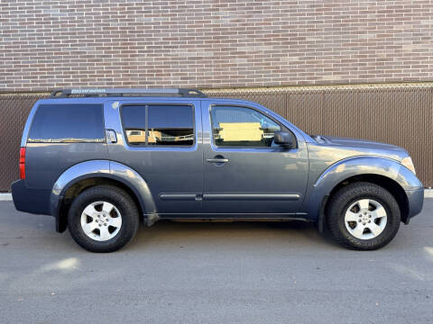2006 Nissan Pathfinder LE