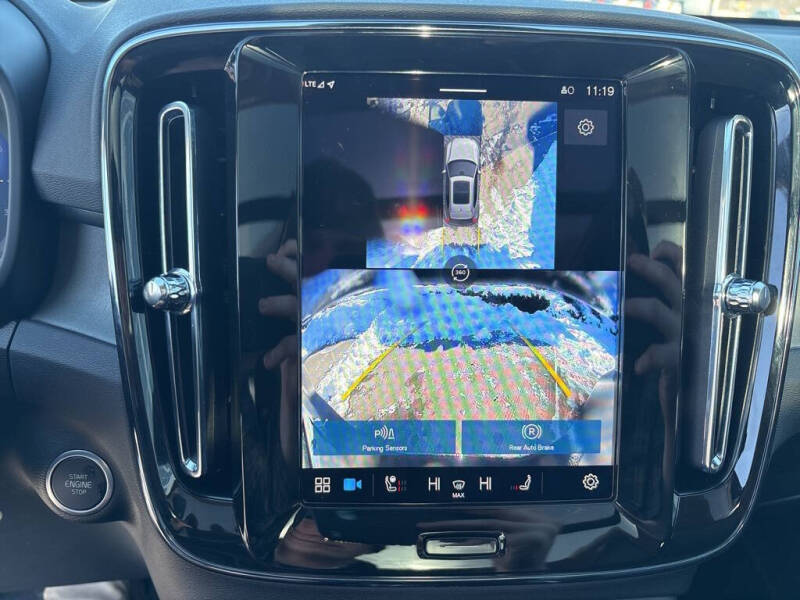 2025 Volvo XC40 B5 Plus Bright Theme