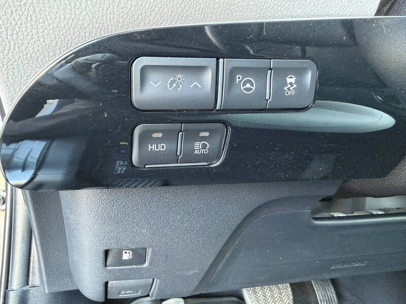 2019 Toyota Prius XLE AWD-e