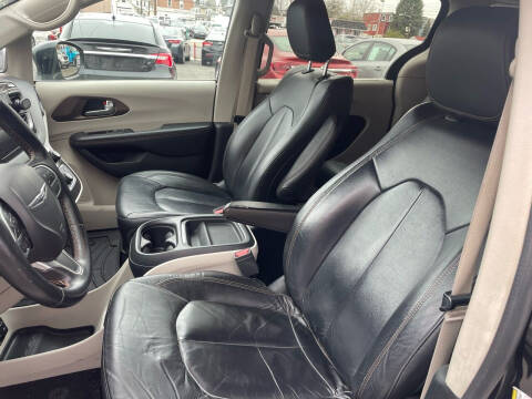 2017 Chrysler Pacifica Touring-L