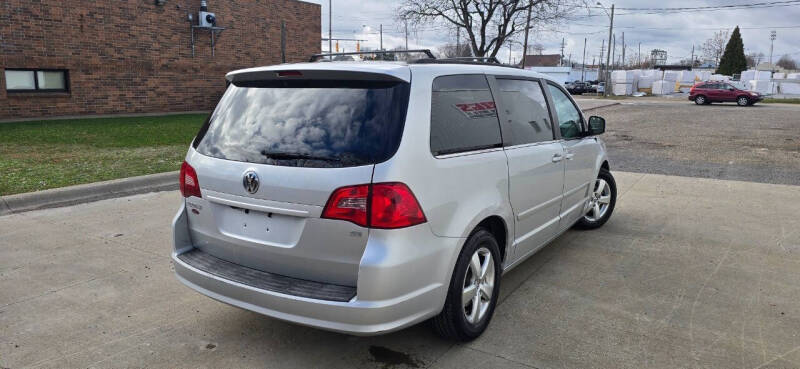 2011 Volkswagen Routan SE