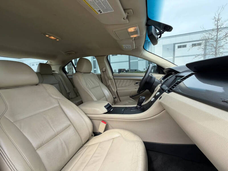 2017 Ford Taurus SEL