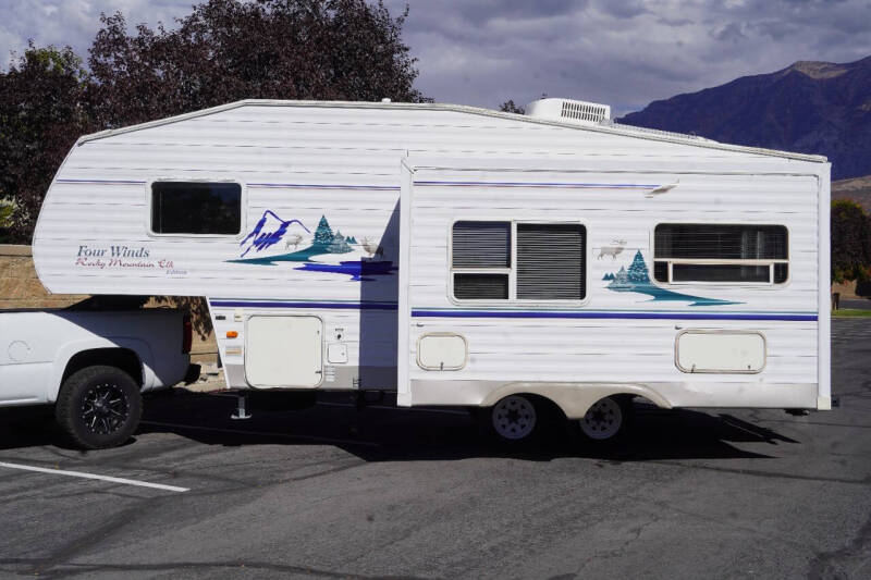 2004 Four Winns Rocky Mountain Elk