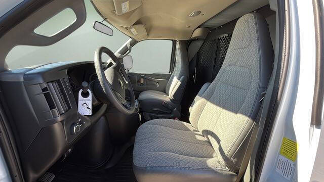 2025 Chevrolet Express 2500