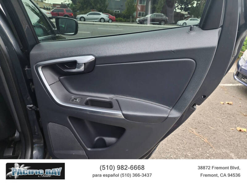 2015 Volvo XC60 T5 Drive-E Premier