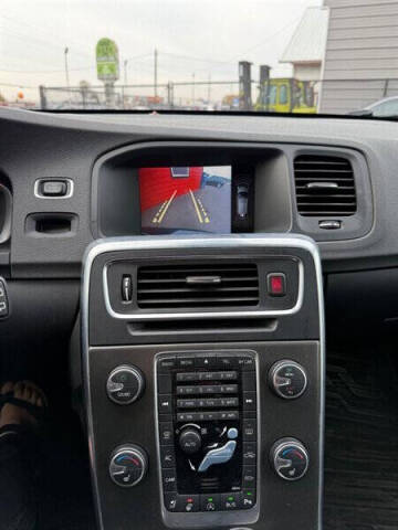 2015 Volvo V60 T5 Drive-E Premier Plus