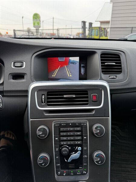 2015 Volvo V60 T5 Drive-E Premier Plus