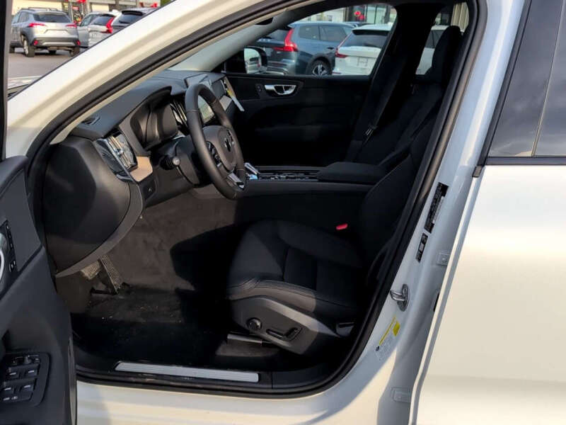 2026 Volvo XC60 B5 Core