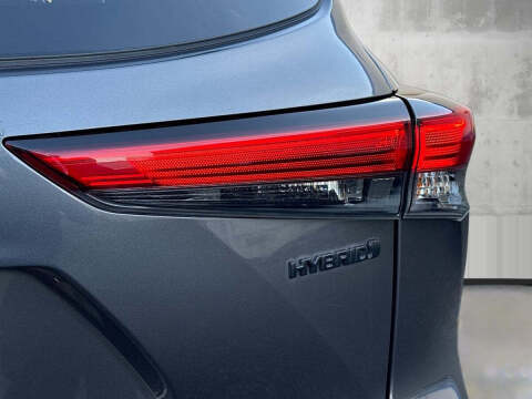 2022 Toyota Highlander Hybrid XLE