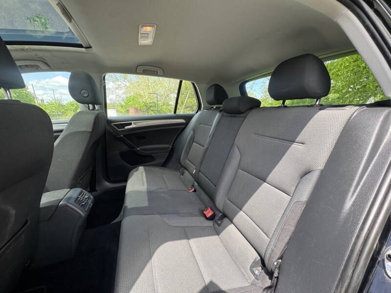 2016 Volkswagen Golf TSI S