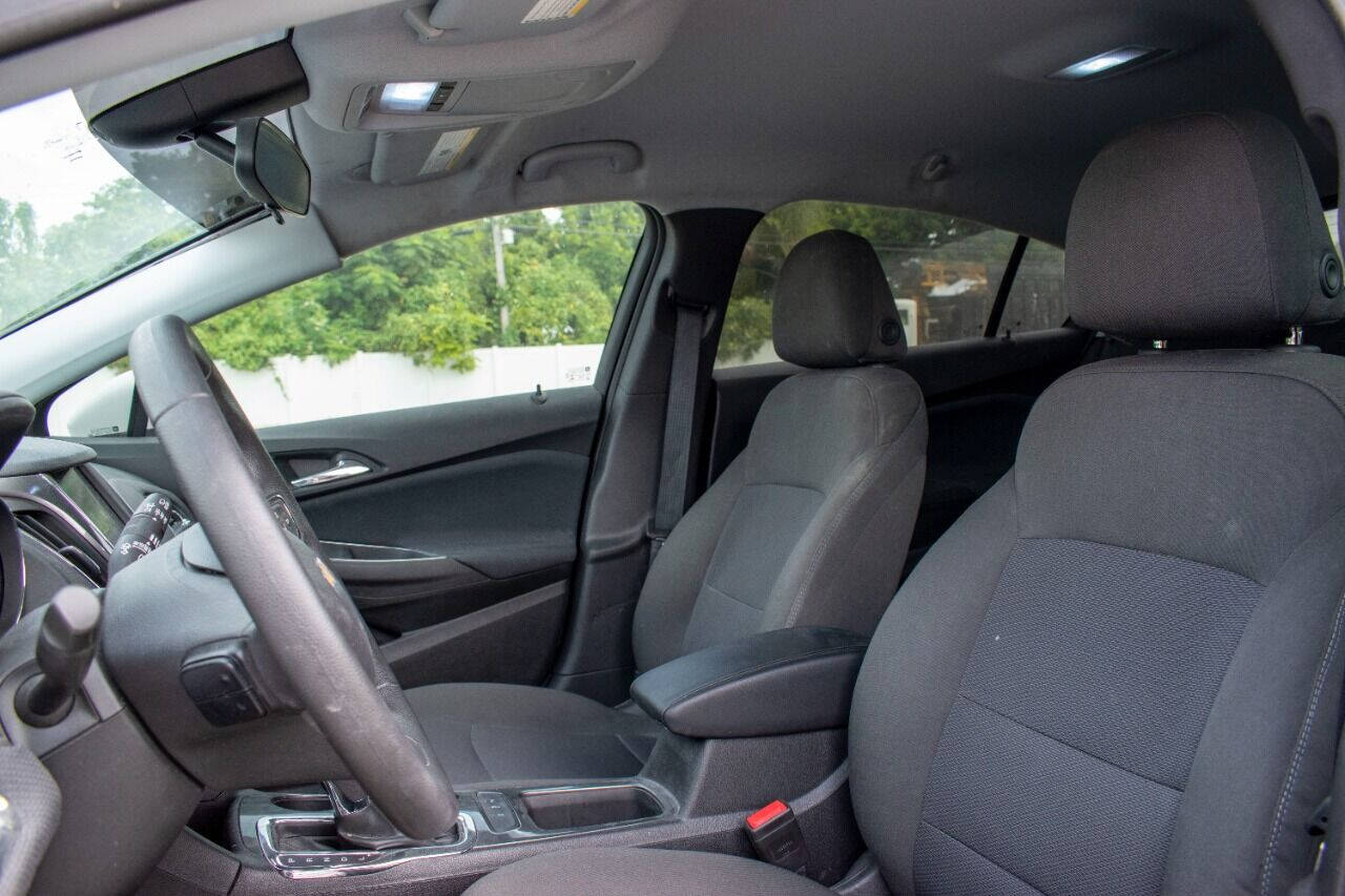 2019 CHEVROLET Cruze Hatchback - $15,900