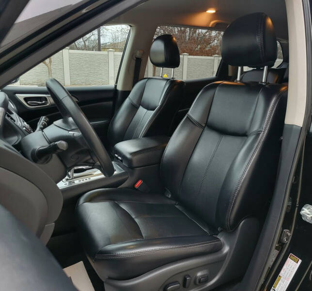 2019 Nissan Pathfinder SL