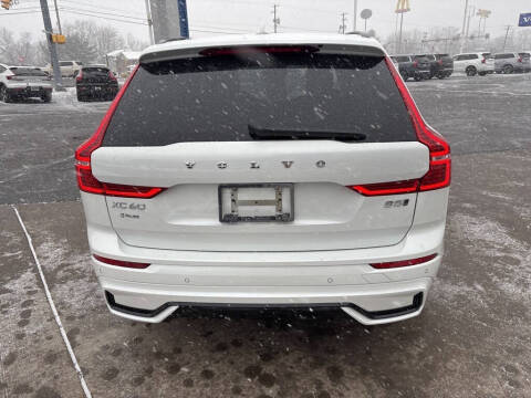 2025 Volvo XC60 B5 Plus Dark Theme