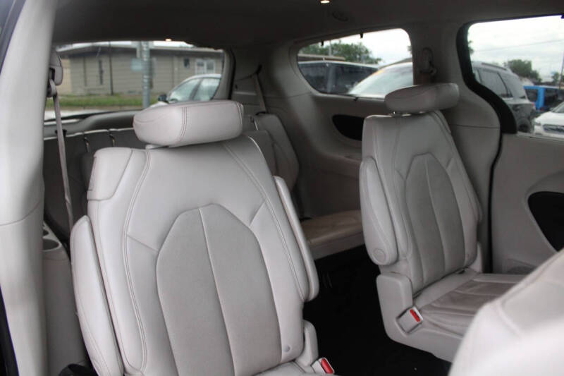 2021 Chrysler Pacifica Touring L