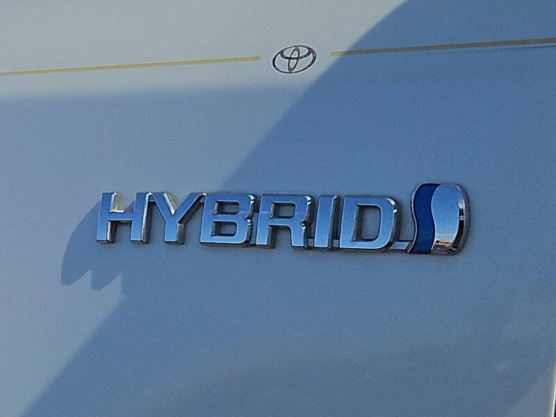 2014 Toyota Prius v Three
